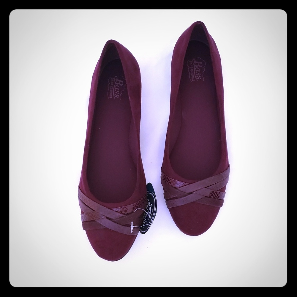 Women's wine colored ballet flats size 9.5